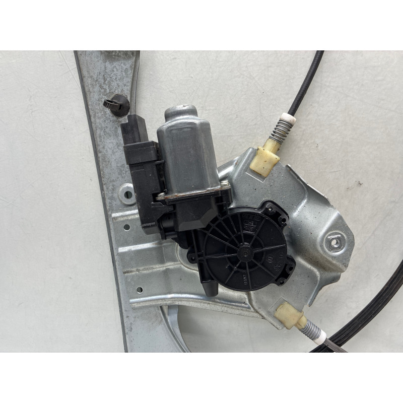 Leve vitre electrique avant gauche RENAULT CLIO 3 Photo n°2