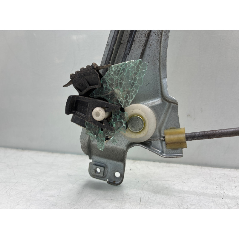 Leve vitre electrique avant gauche RENAULT CLIO 3 Photo n°8