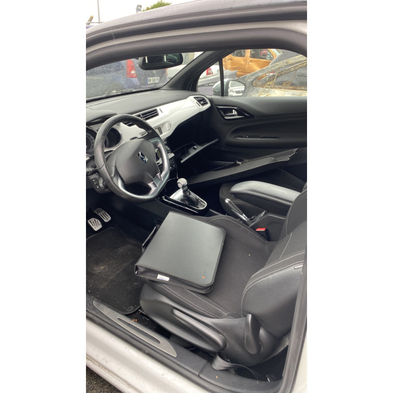 Pare boue avant droit CITROEN DS3 Photo n°11