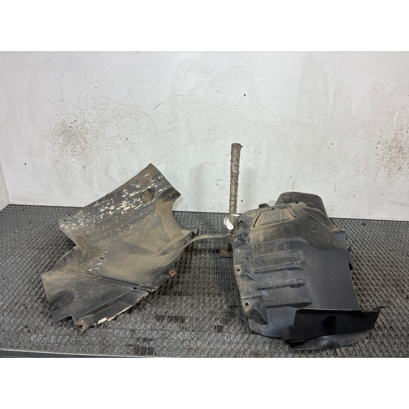 Pare boue avant droit MERCEDES CLASSE E 207 Photo n°1