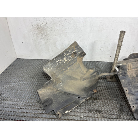 Pare boue avant droit MERCEDES CLASSE E 207