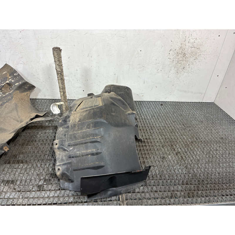 Pare boue avant droit MERCEDES CLASSE E 207 Photo n°3