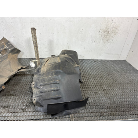 Pare boue avant droit MERCEDES CLASSE E 207 Photo n°3