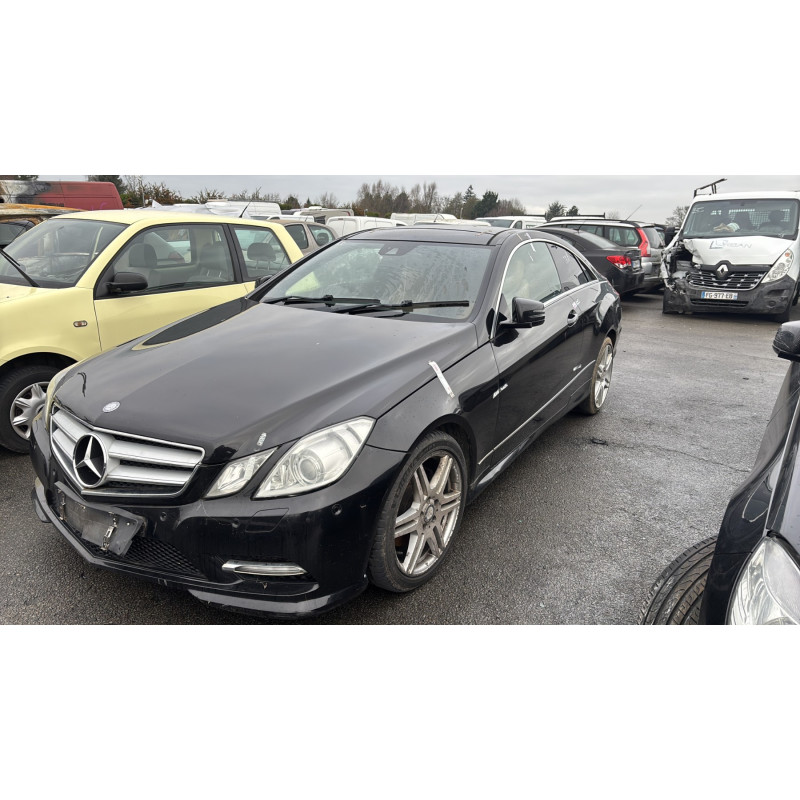 Pare boue avant droit MERCEDES CLASSE E 207 Photo n°4