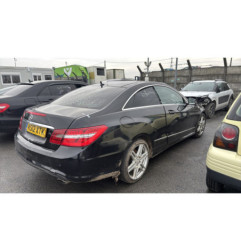 Pare boue avant droit MERCEDES CLASSE E 207