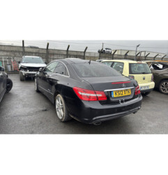 Pare boue avant droit MERCEDES CLASSE E 207