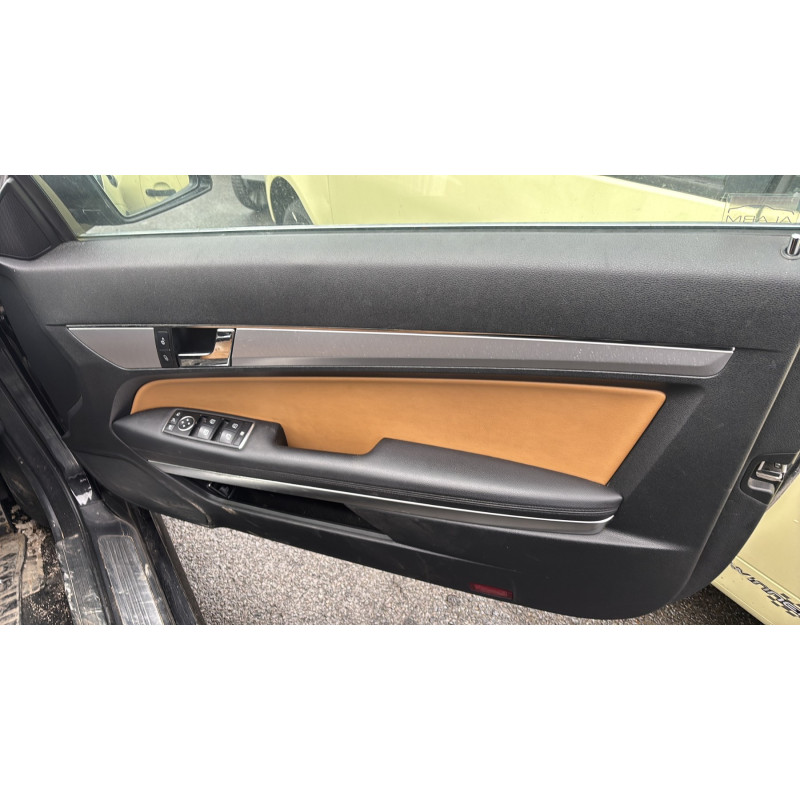 Pare boue avant droit MERCEDES CLASSE E 207 Photo n°12