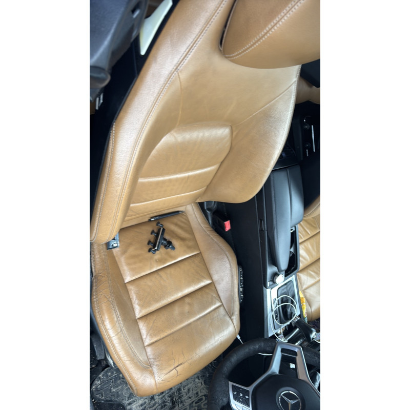 Pare boue avant droit MERCEDES CLASSE E 207 Photo n°14