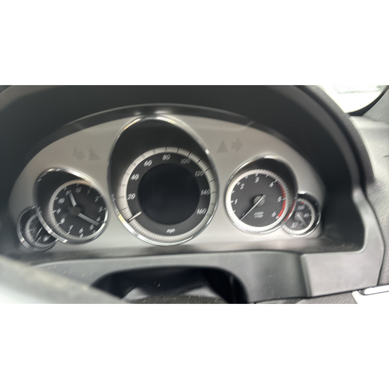 Pare boue avant droit MERCEDES CLASSE E 207 Photo n°19