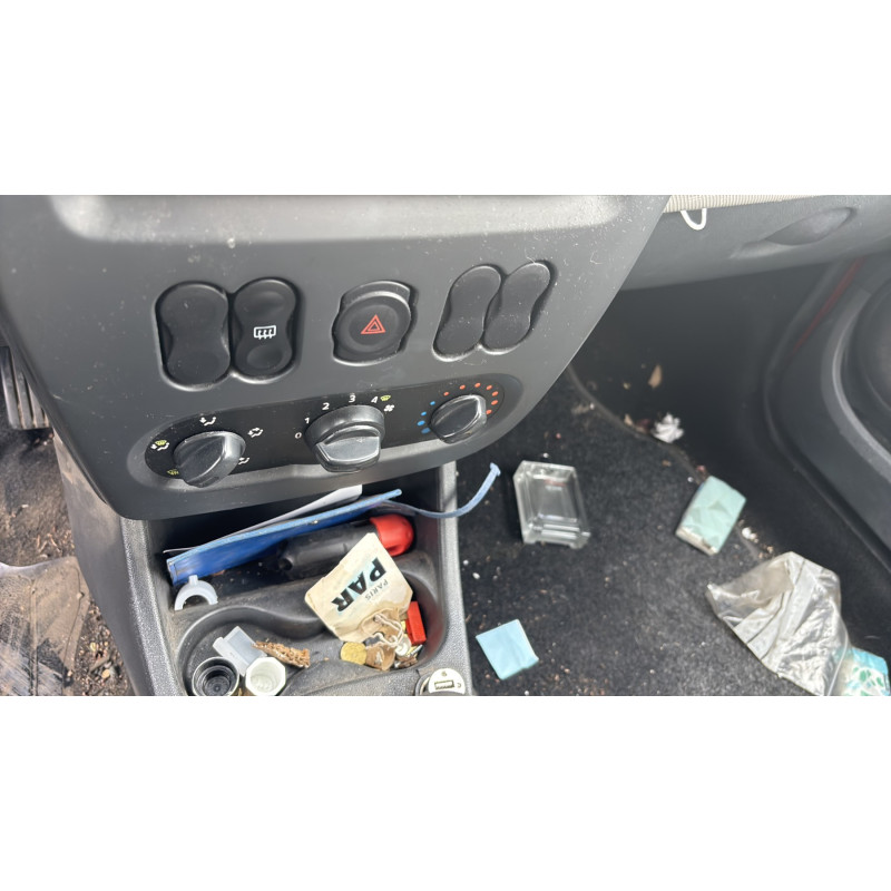 Pare boue avant gauche DACIA SANDERO 1 Photo n°20