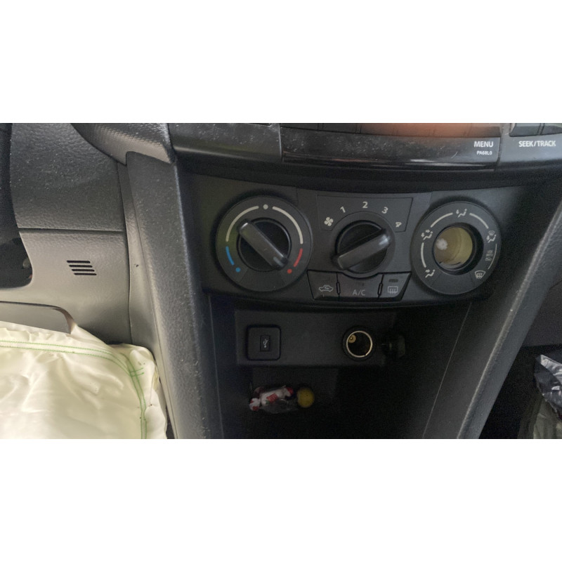 Pare boue avant gauche SUZUKI SWIFT 4 Photo n°20