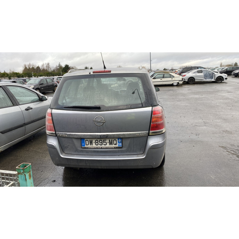 Pare boue avant gauche OPEL ZAFIRA B Photo n°8