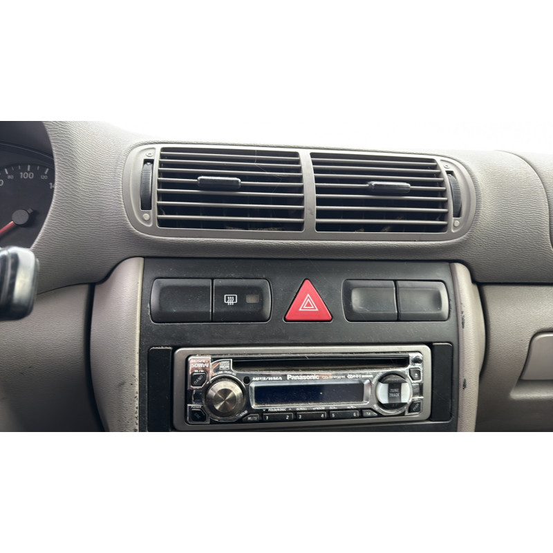 Pare boue avant gauche AUDI A3 1 Photo n°20