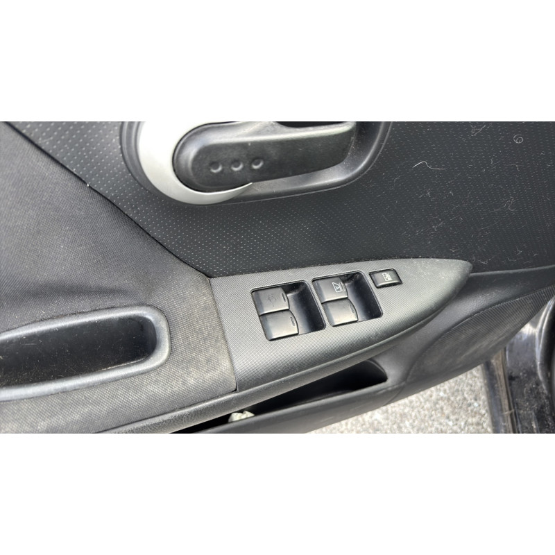 Pare boue avant gauche NISSAN NOTE 1 Photo n°18