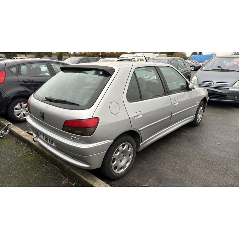Pare boue avant droit PEUGEOT 306 Photo n°10