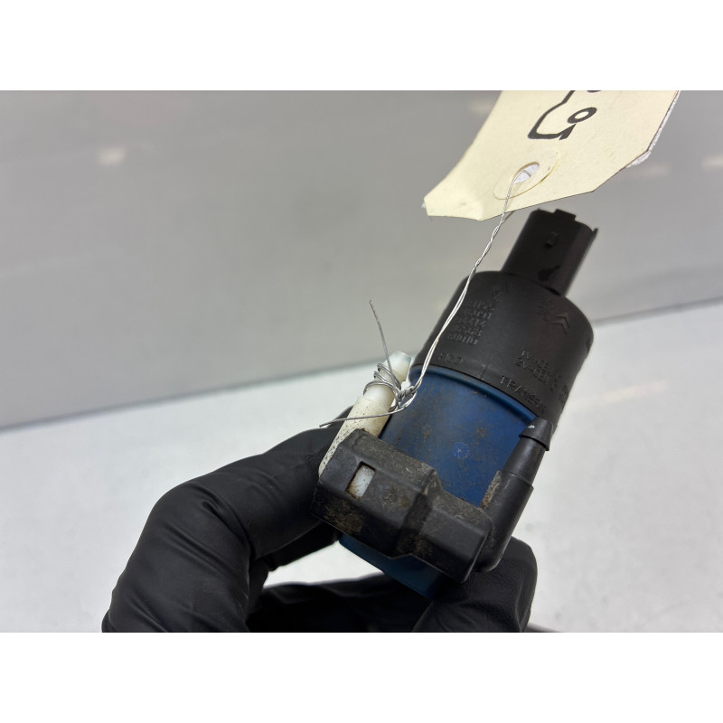 Pompe lave glace avant RENAULT CLIO 3 Photo n°2