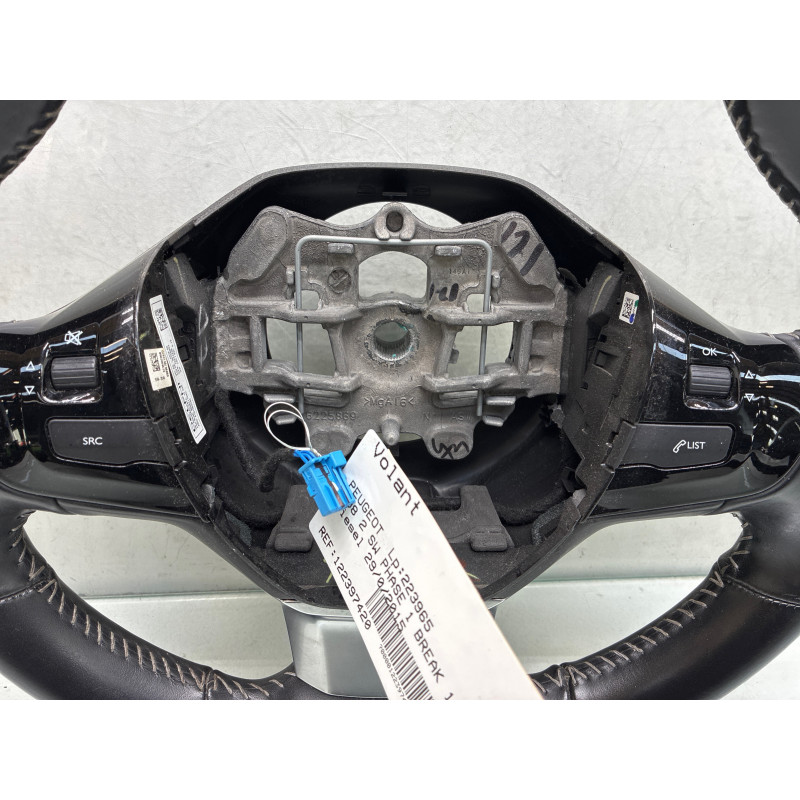 Volant PEUGEOT 308 2 SW Photo n°1