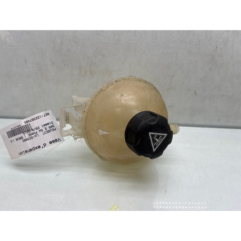 Vase d'expansion PEUGEOT 308 2 SW Photo n°1