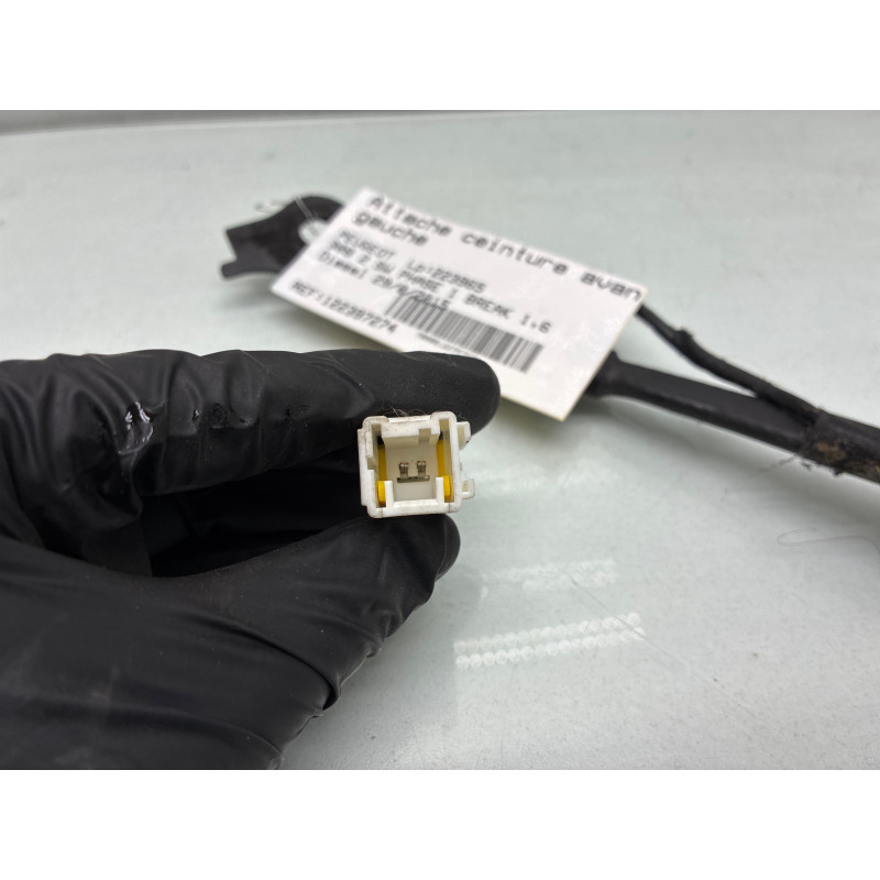 Attache ceinture avant gauche PEUGEOT 308 2 SW Photo n°4