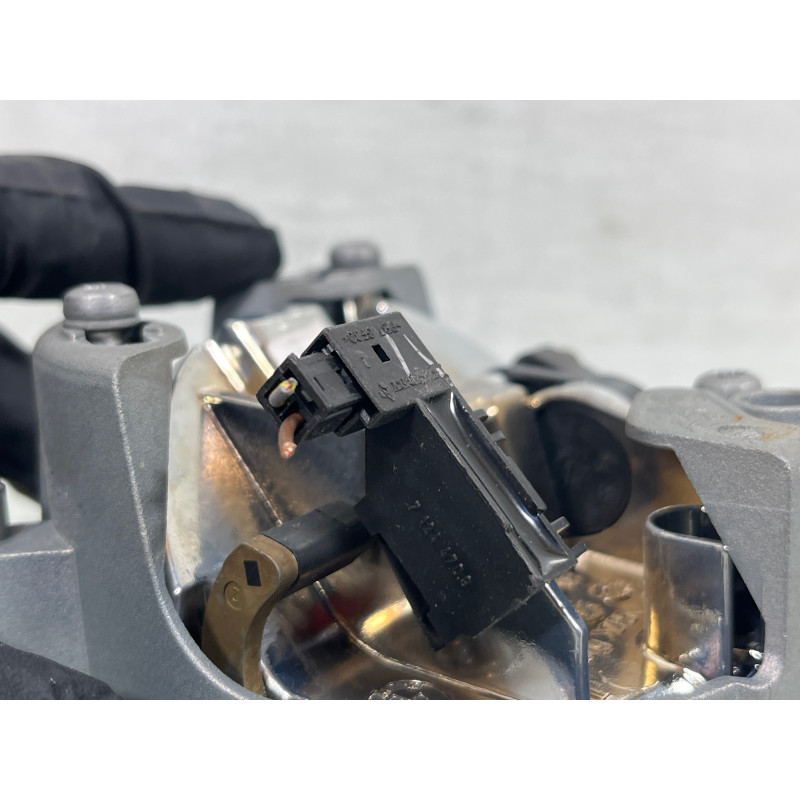 Bouton de coffre BMW SERIE 1 E87 Photo n°2