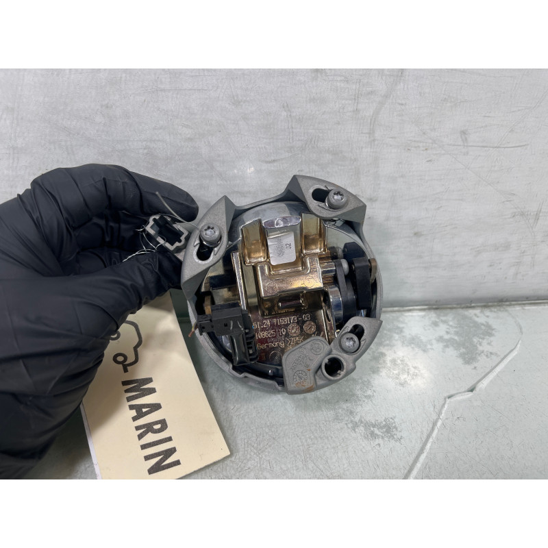 Bouton de coffre BMW SERIE 1 E87 Photo n°3