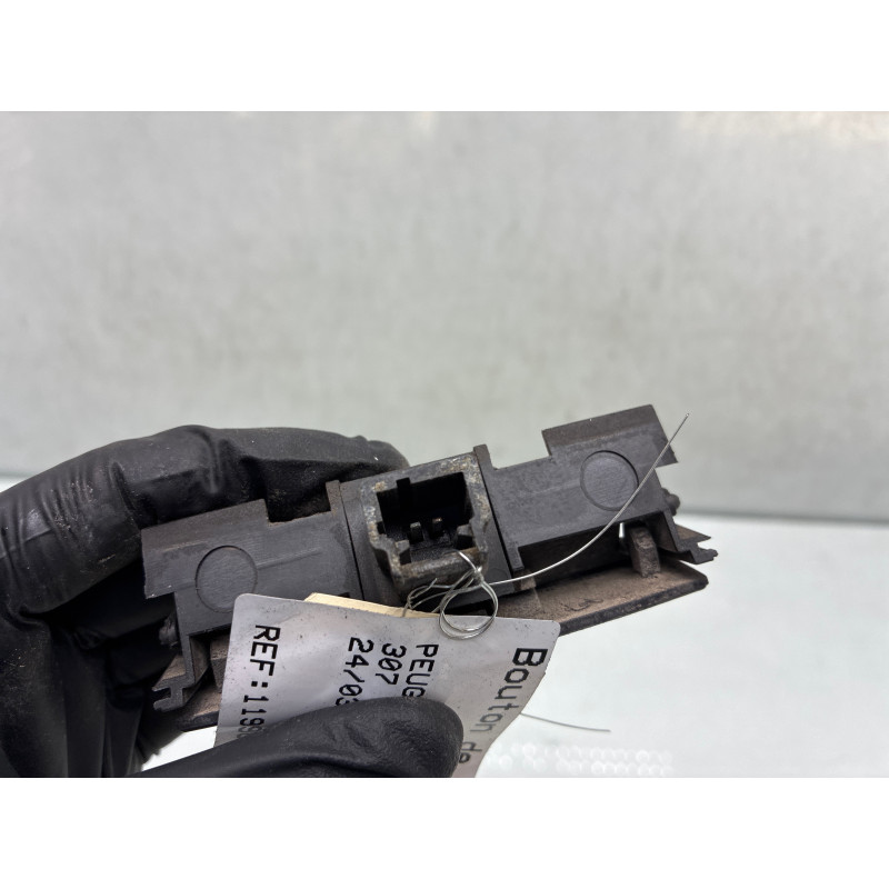 Bouton de coffre PEUGEOT 307 Photo n°3