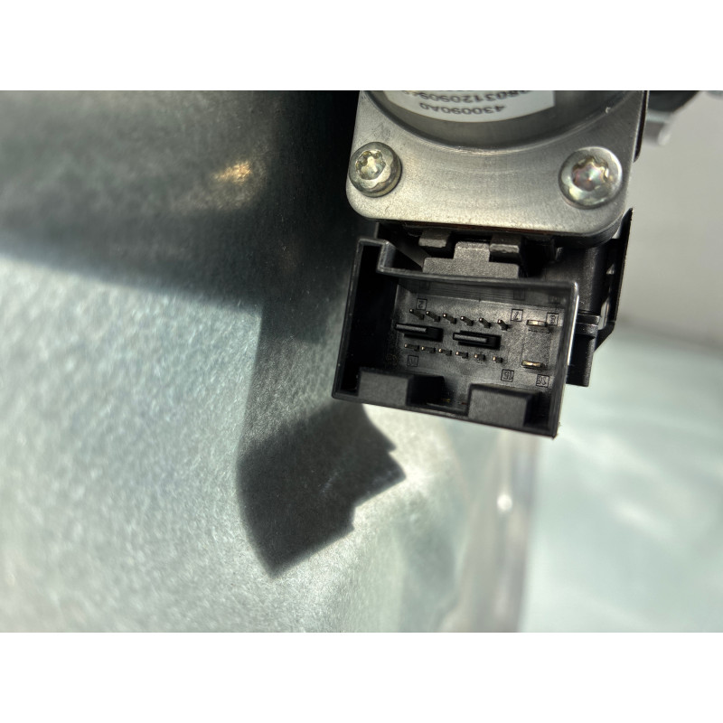 Leve vitre electrique avant droit VOLKSWAGEN POLO 4 Photo n°3