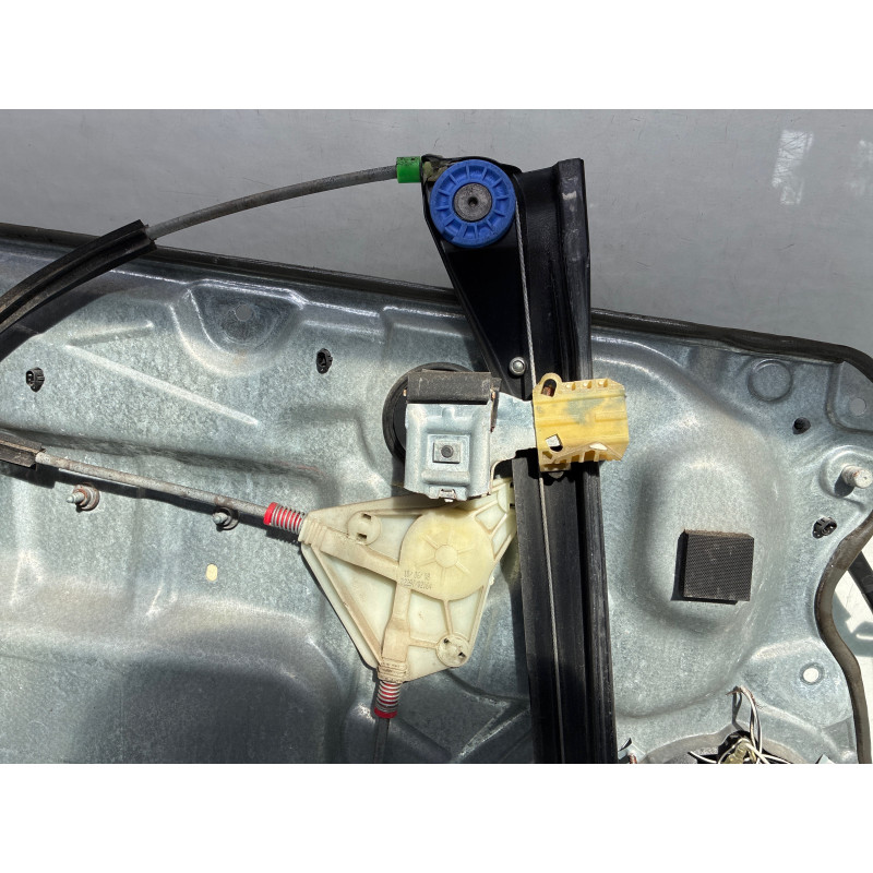 Leve vitre electrique avant droit VOLKSWAGEN POLO 4 Photo n°5