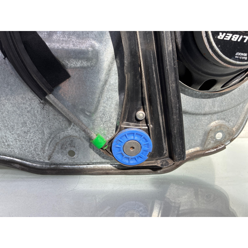 Leve vitre electrique avant droit VOLKSWAGEN POLO 4 Photo n°6