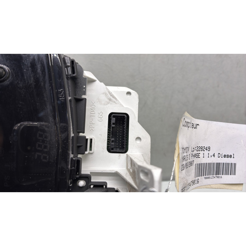 Compteur TOYOTA YARIS 2 Photo n°2