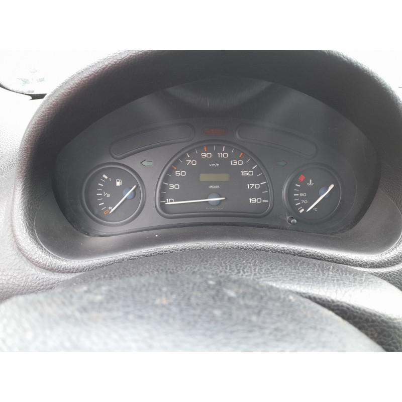Bouton de warning PEUGEOT 206 Photo n°13
