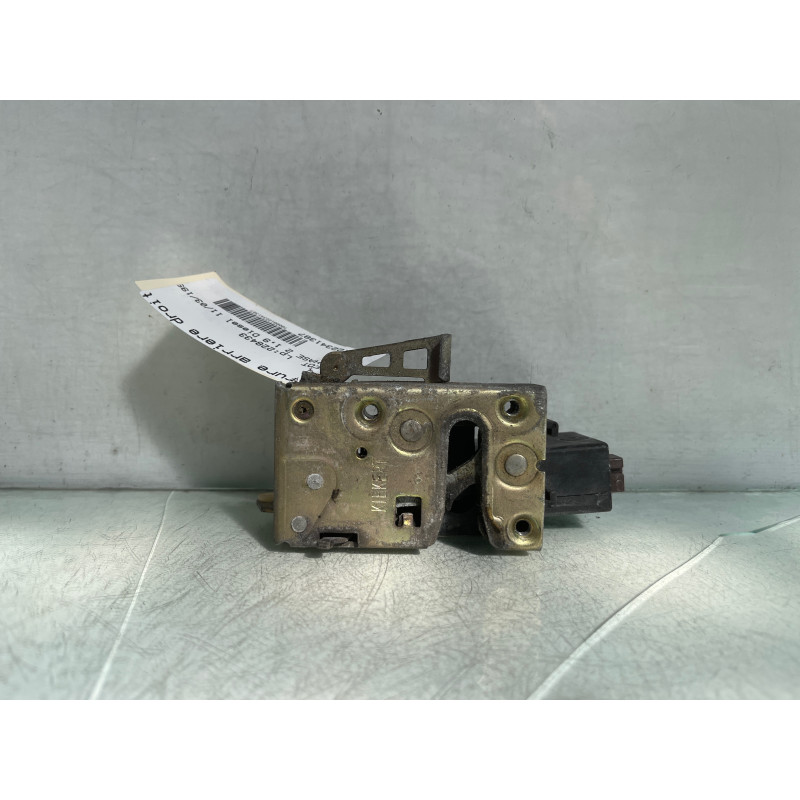 Serrure arriere droit PEUGEOT 405 Photo n°1
