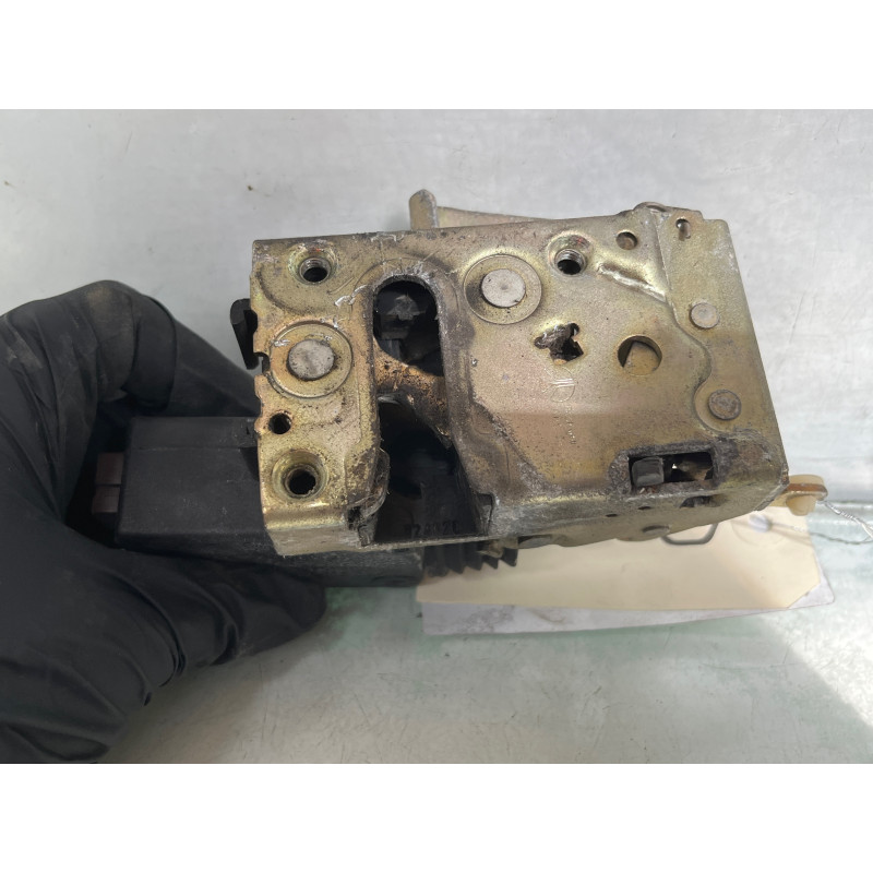 Serrure arriere gauche PEUGEOT 405 Photo n°3