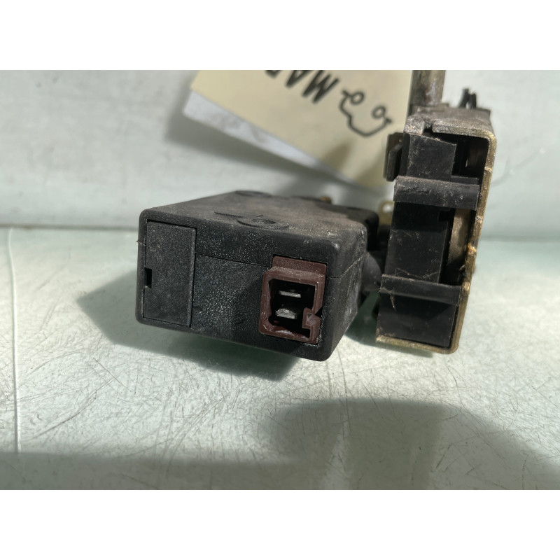Serrure arriere gauche PEUGEOT 405 Photo n°4
