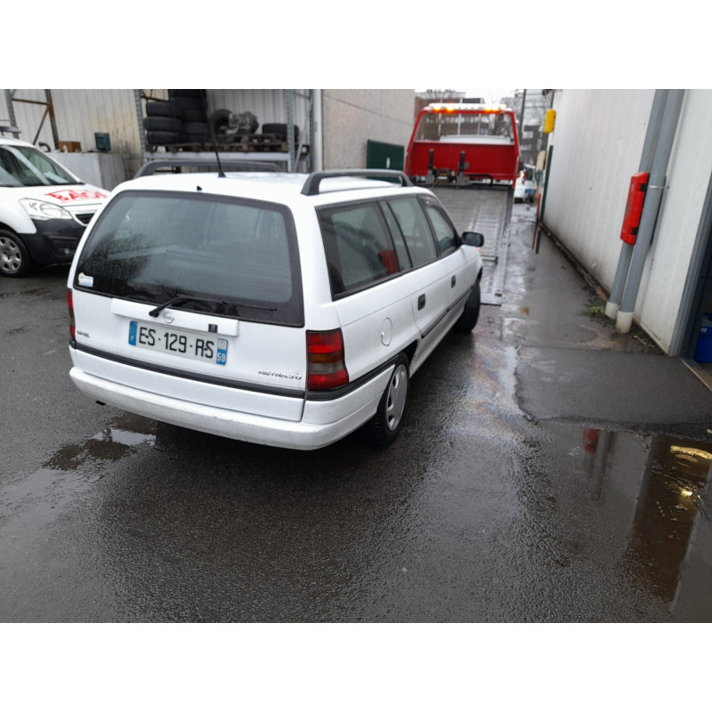 Pare choc avant OPEL ASTRA F Photo n°8
