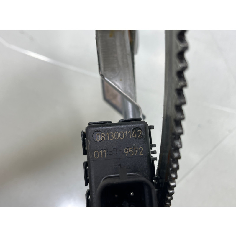 Leve vitre electrique avant droit OPEL ASTRA H Photo n°4