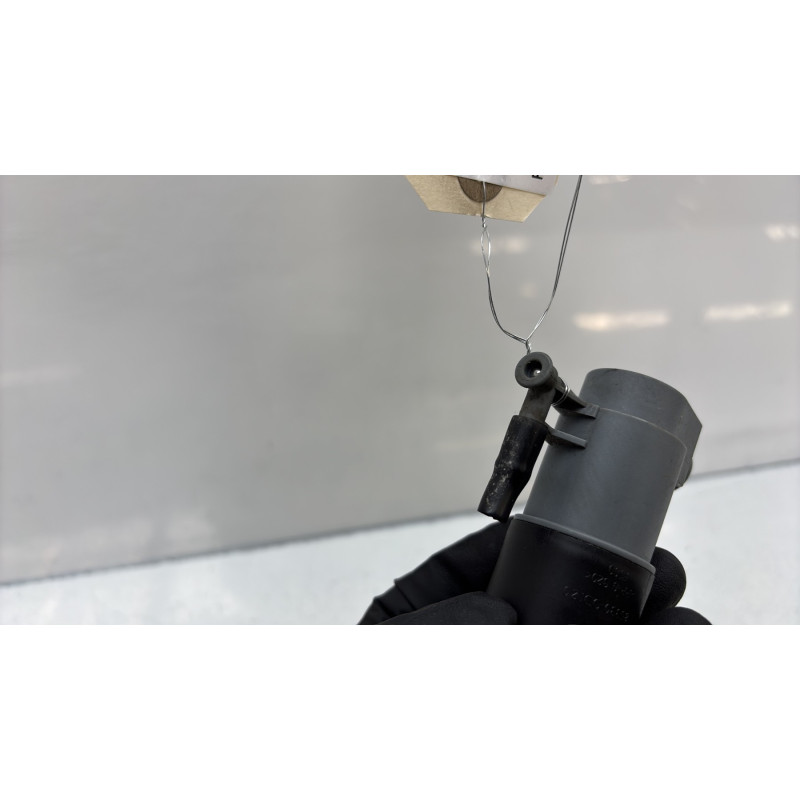 Pompe lave glace avant TOYOTA YARIS 3 Photo n°3