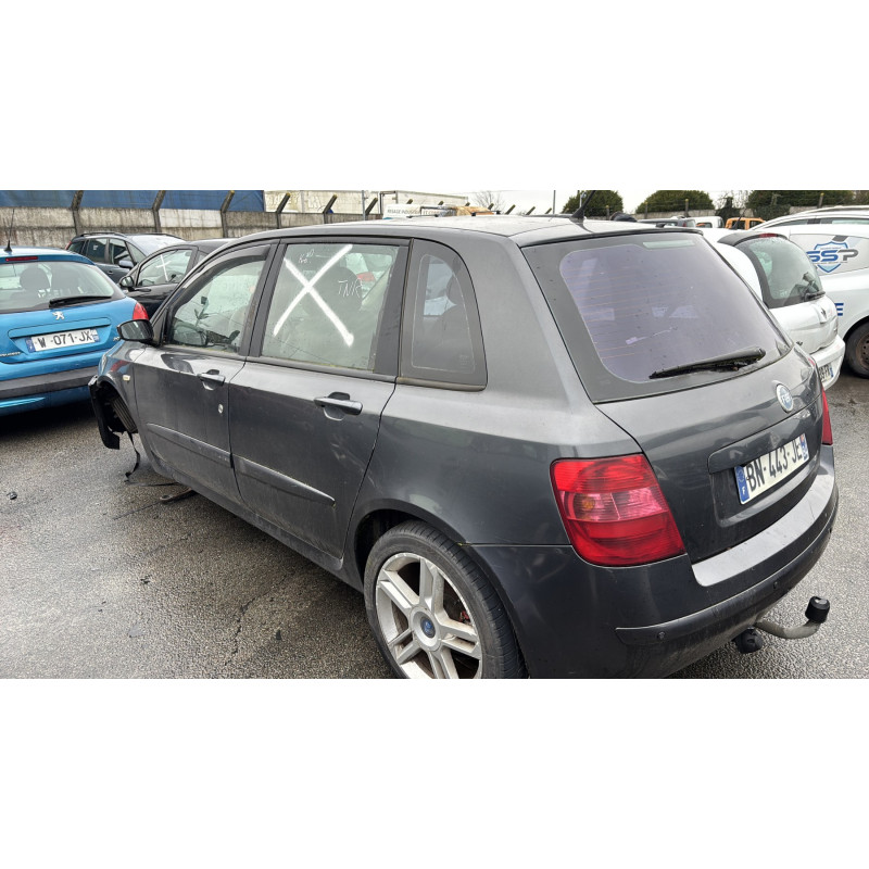Pare choc arriere FIAT STILO Photo n°14