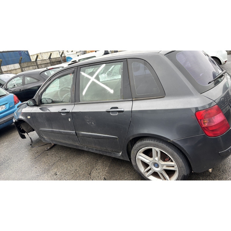 Pare choc arriere FIAT STILO Photo n°15