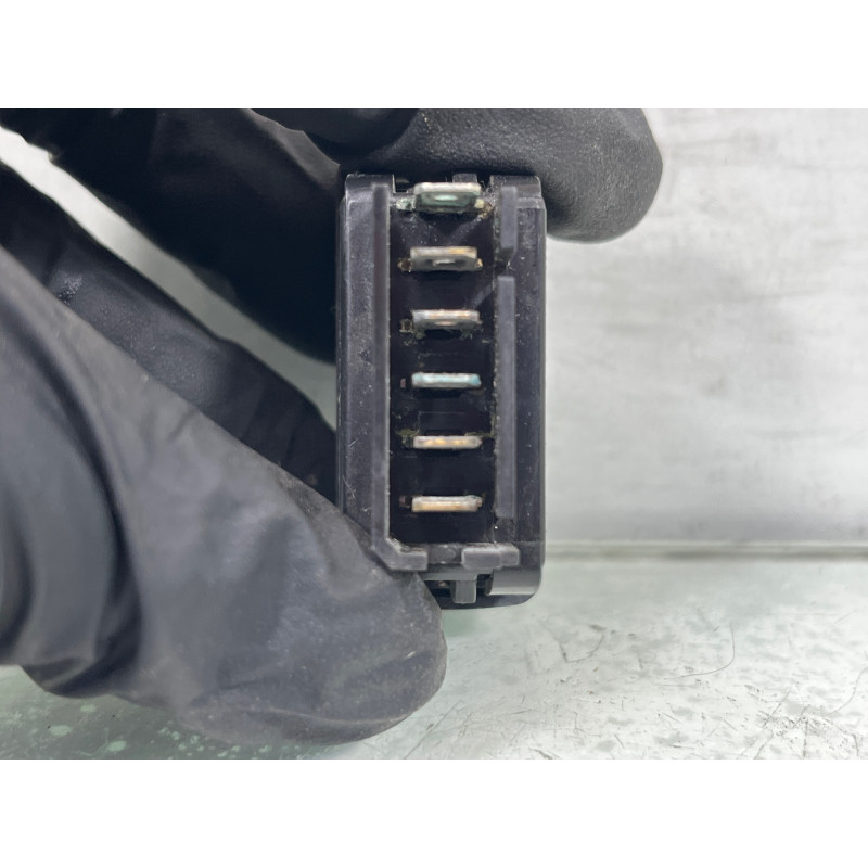 Interrupteur de leve vitre avant droit RENAULT CLIO 2 Photo n°3