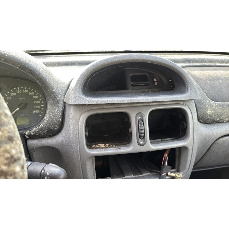 Interrupteur de leve vitre avant droit RENAULT CLIO 2 Photo n°20