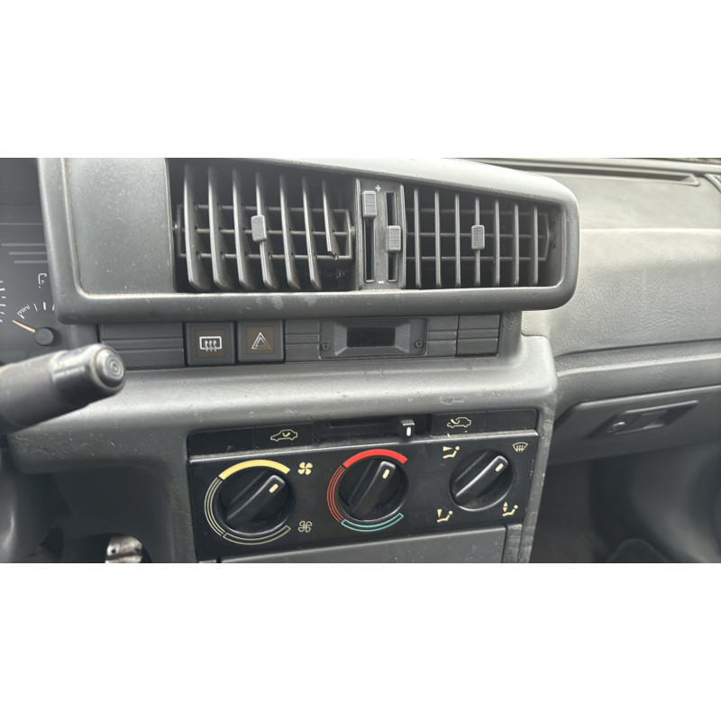 Poignee porte avant gauche PEUGEOT 405 Photo n°20