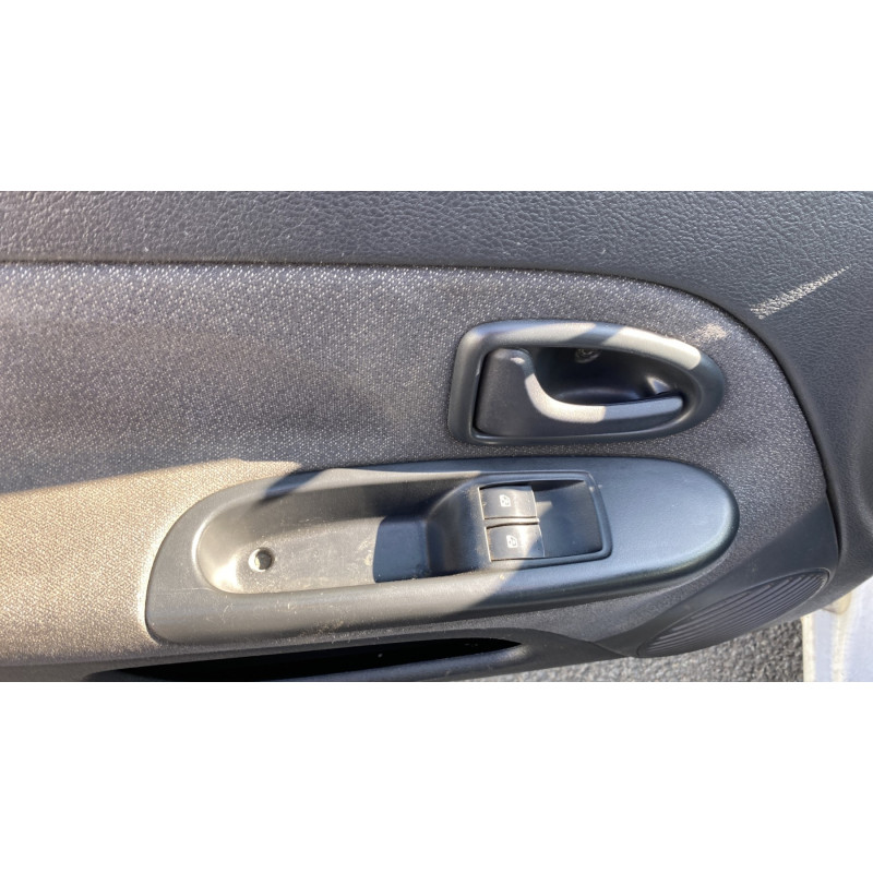 Porte avant gauche RENAULT CLIO 2 Photo n°18