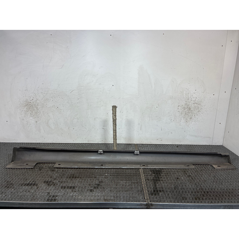 Bas de caisse gauche MERCEDES CLASSE A 176 Photo n°4
