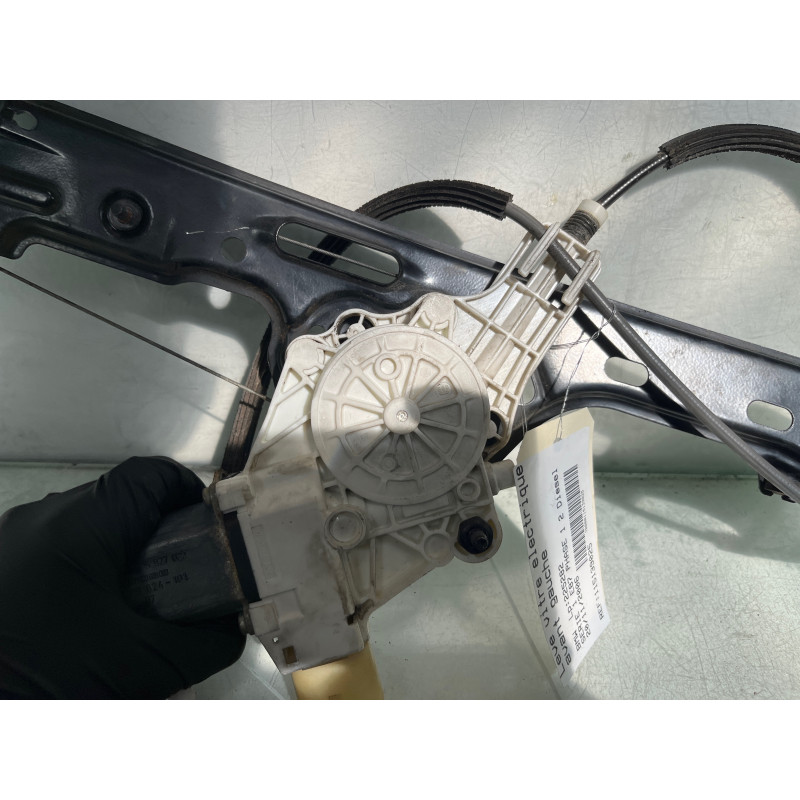 Leve vitre electrique avant gauche BMW SERIE 1 E87 Photo n°4