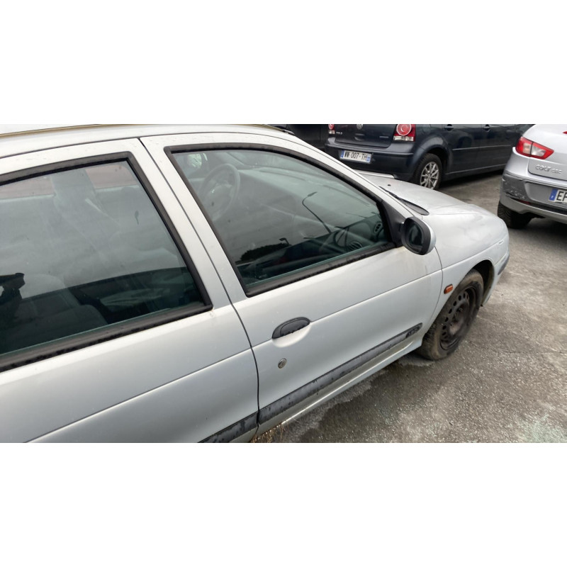 Aile avant droit RENAULT MEGANE 1 Photo n°20
