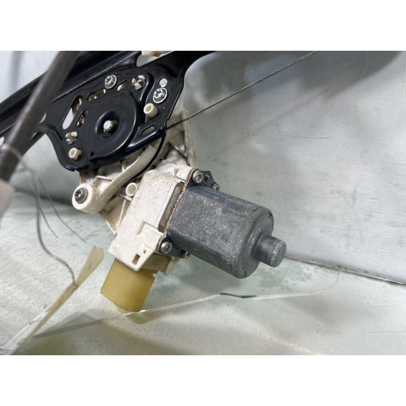 Leve vitre electrique avant gauche BMW SERIE 1 E87 Photo n°2