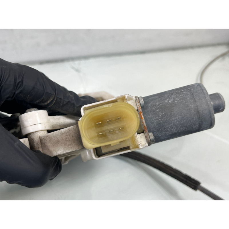 Leve vitre electrique avant gauche BMW SERIE 1 E87 Photo n°4