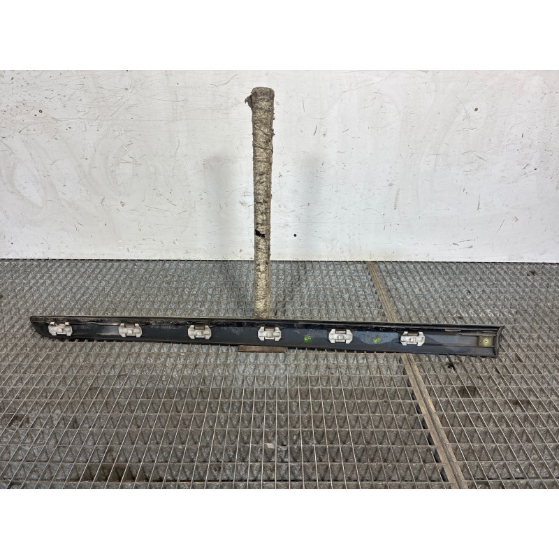Baguette de porte avant droite MERCEDES CLASSE B 245 Photo n°4