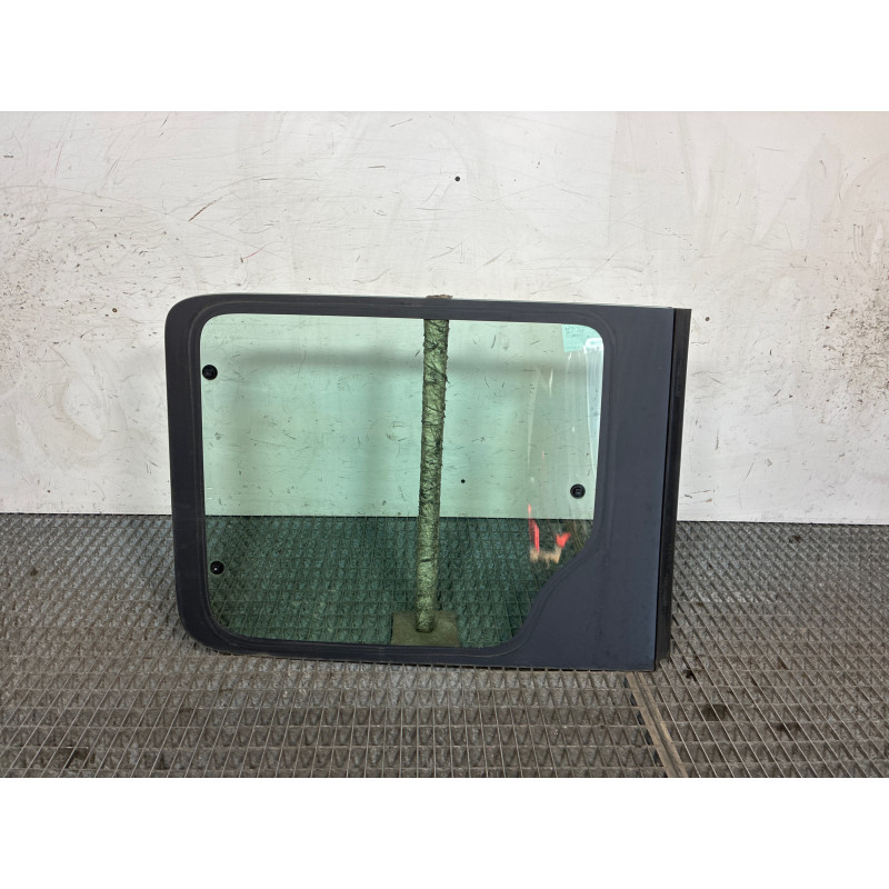 Vitre arriere droit CITROEN BERLINGO 1 Photo n°2